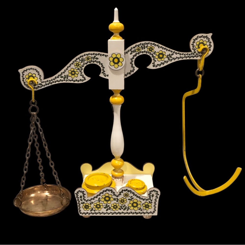Vintage 1970s Decorative Balance Scale in Yellow and White, Groovy Daisy Pattern